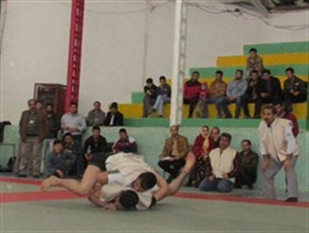 کشتی چوخه نوجوانان در پارک لاله برگزار می شود