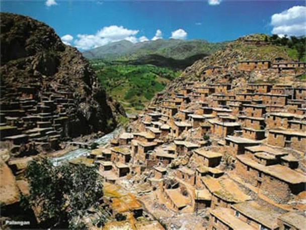 اجرای پله پله سنگچین در روستای پلکانی پالنگان+ عکس