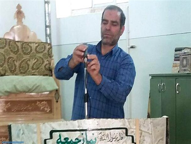 هر چه دارم از ۲۸ سال خادمی خانه خداست/ توریست هایی که از شوق بودن در مسجد، چادر به سر می کنند