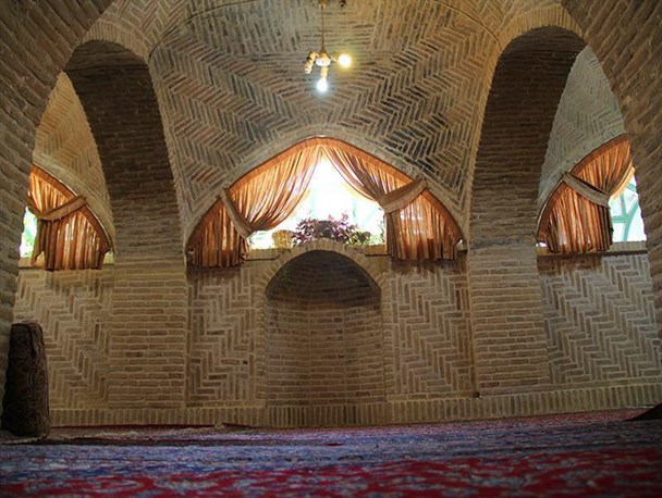 مساجد سنگر است، سنگرها را پُر کنیم