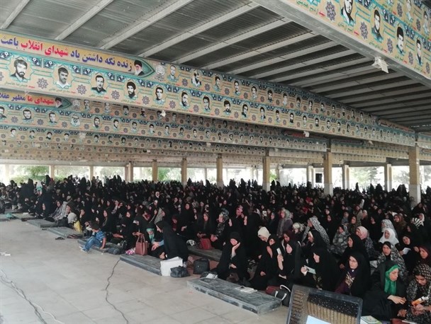 طنین دعای روح‌بخش «عرفه» در مزار شهدای کرمانشاه +تصاویر