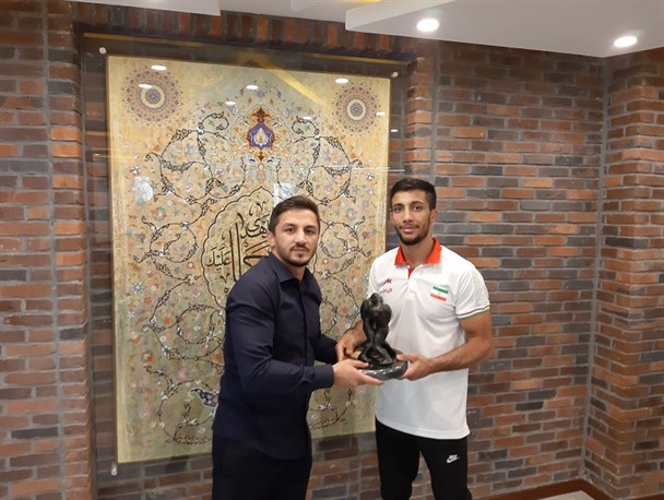 اهدای پاداش ۱.۶ میلیارد تومانی به مدال‌آوران کشتی در بازی‌های المپیک ۲۰۲۰/ یک میلیارد در جیب گرایی طلایی!