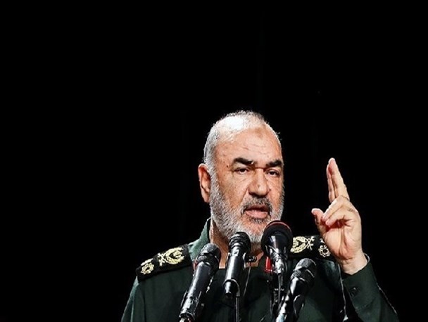 بسیج در همه عرصه‌ها برای حل مشکلات مردم پیش‌قدم است