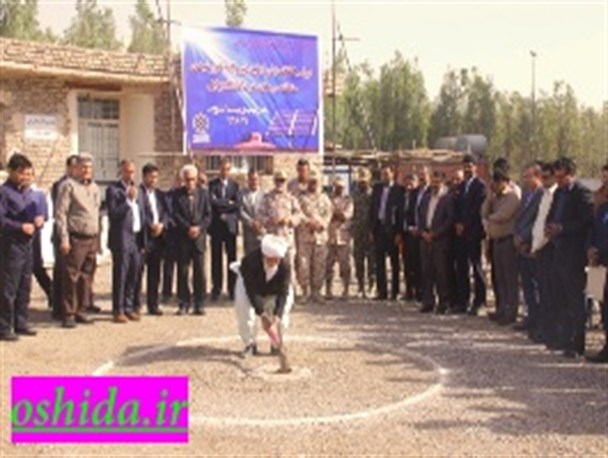 کلنگ اولین نیروگاه تولید برق خورشیدی در منطقه سیستان به زمین خورد