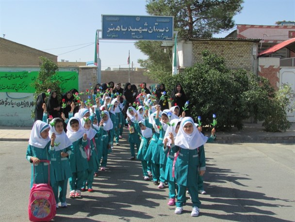 جشن کلاس اولی های سروستانی در اولین روز دبستان + تصاویر