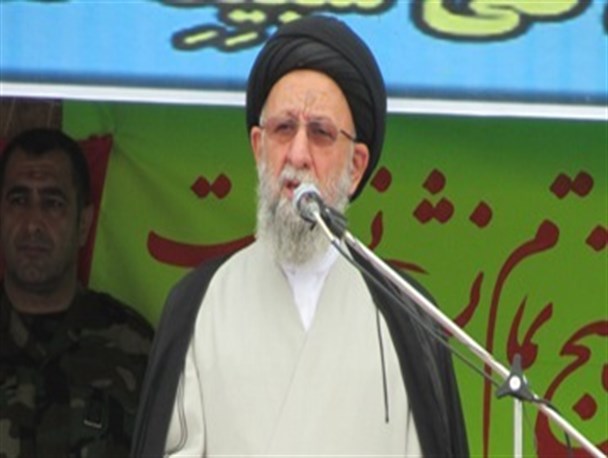 غربیها دنبال مبارزه با تروریسم نیستند/ جنگ ما آرمانی بود / عده ای در تحریم ها منافعی دارند لذا دنبال شکست مذاکرات هستند