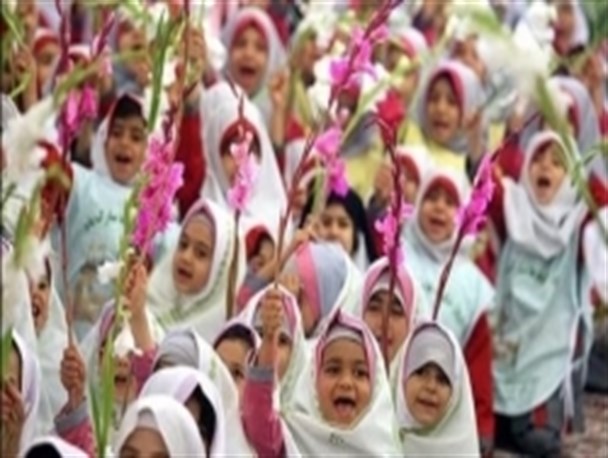 زنگ شکوفه‌ها با حضور 9 هزار کلاس اولی در ایلام نواخته شد