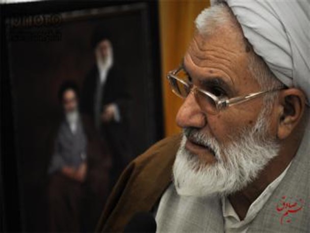 شعائر محرم، شعائر انقلابی باشد/ نتیجه نفوذ دشمن چیزی جز ضرر و پشیمانی نیست