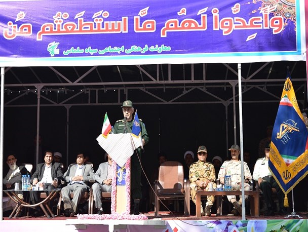 دفاع مقدس صحنه درخشش انقلاب اسلامی ایران بود