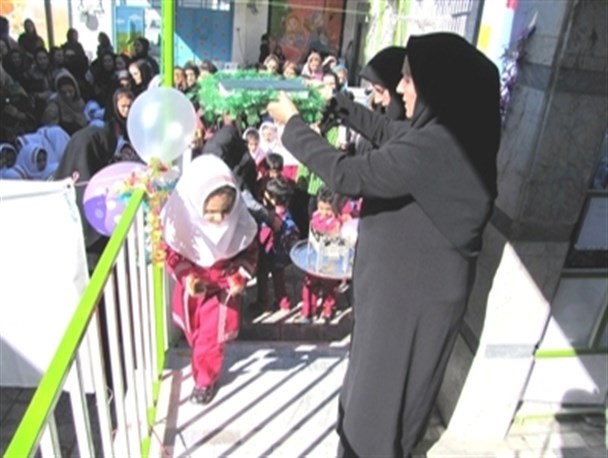 زنگ روز غنچه ها در کردکوی بصدا درآمد