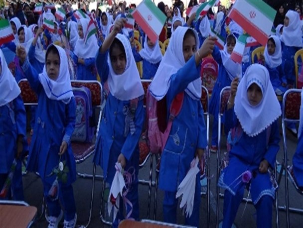 آغاز فصل دانش در میاندوآب با حضور 4 هزار کلاس اولی/شکوفه ها در میاندوآب راهی مدارس شد