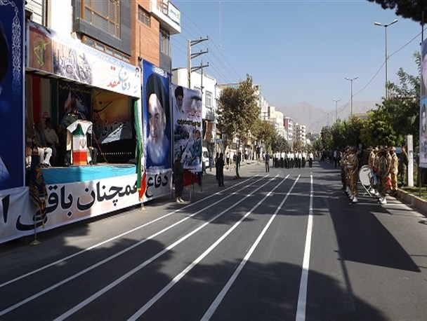 رژه یگان‌های نظامی و انتظامی شهرستان قدس برگزار شد/ پیام دفاع مقدس مقاومت در مقابل استکبار است