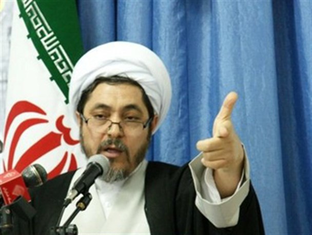 انقلاب اسلامی تهدیدی بزرگی برای استکبار است/ مسوولان استانی برای راه آهن و انتقال آب برنامه داشته باشند