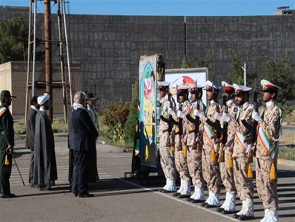 صبحگاه مشترک نیروهای نظامی و بسیجی در شهربابک برگزار شد/تصاویر