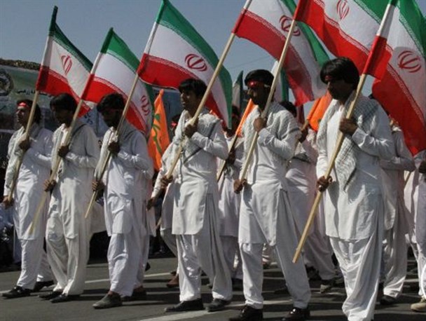 نمایش اقتدار نیروهای مسلح در پایتخت وحدت ایران