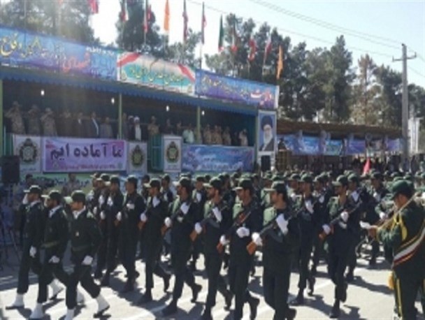 امیر کاظمی: شهدای مدافع حرم در ورای مرزها از ایران اسلامی دفاع می کنند/ آیت الله علما: غرب از خلاقیت سپاه و ارتش ناراحت و عصبانی است/ رازانی: ایران از جنگ استقبال نمی کند + تصاویر