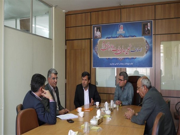 کمک 80 میلیون ریالی اصناف اراک به دانش آموزان نیازمند