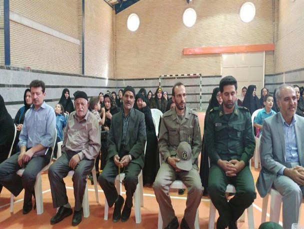جشن جوانه ها در دبیرستان مشیری تفرش برگزار شد