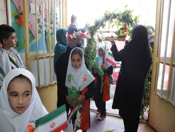 جشن شکوفه ها در مدارس شهرستان قرچک برگزارشد
