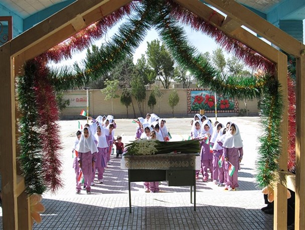 زنگ شکوفه ها در مبارکه نواخته شد+ تصاویر