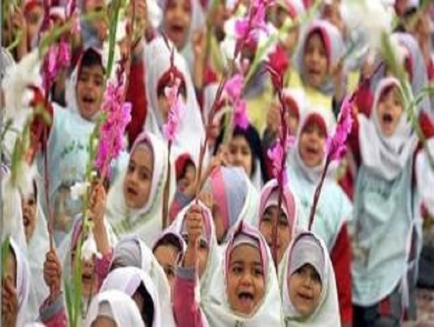 برپایی جشن «شکوفه‌ها» در کرمانشاه با حضور ۳۰ هزار کلاس‌اولی