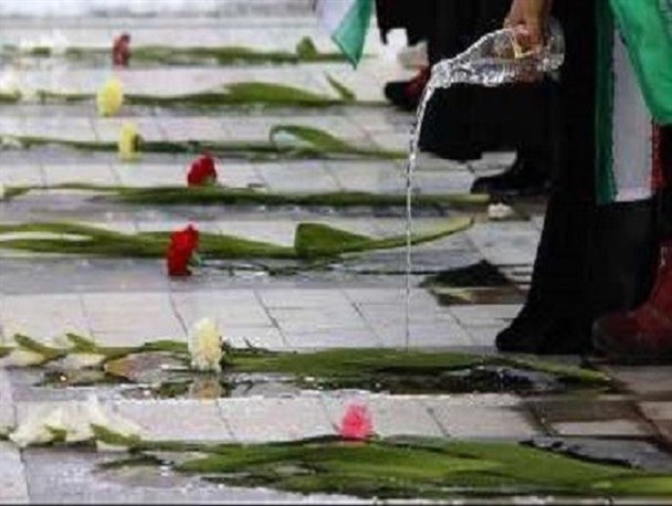 عطرافشانی قبور مطهر شهدای هشت سال دفاع مقدس کوهبنان