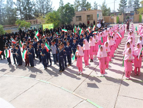 زنگ مهر ۱۳۶۵ دانش آموز کلاس اولی رشتخوار به صدا درآمد