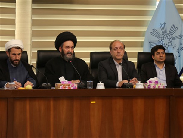 اساتید دانشگاه ها زمینه های تعالی فرهنگ جامعه را فراهم کنند
