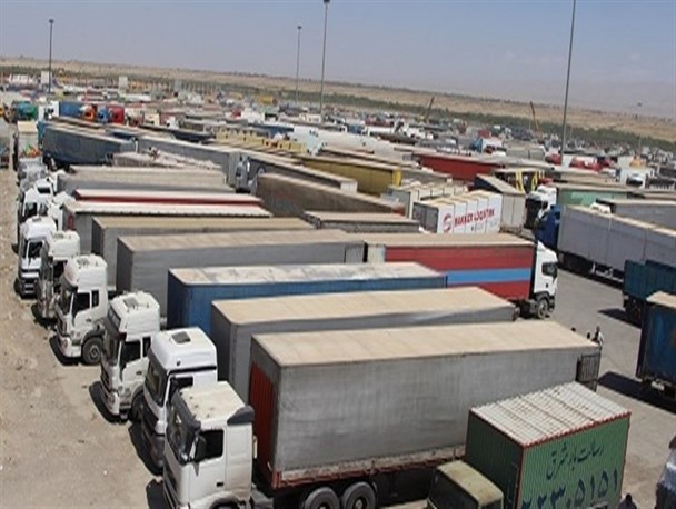 تردد کامیون‌های عراقی در مرز مهران به حالت عادی بازگشت