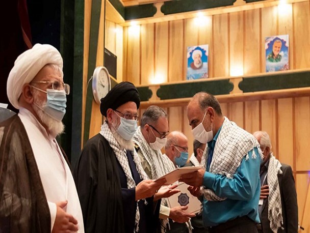 تجلیل از پیشکسوتان و رزمندگان یزدی دفاع مقدس در حضور رهبر انقلاب