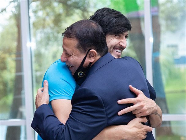 سفر مدیران باشگاه سپاهان به روسیه/ استقبال آزمون از هیأت ایرانی طلایی‌پوشان + عکس