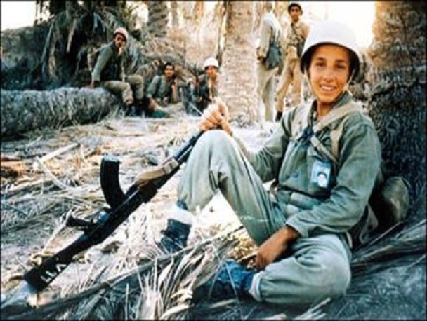 ۸ سال ایستادگی، حماسه ای جاوید در تاریخ انقلاب اسلامی/دفاع مقدس، گنجیه ای از جلوه های ناب ایثار و فداکاری است